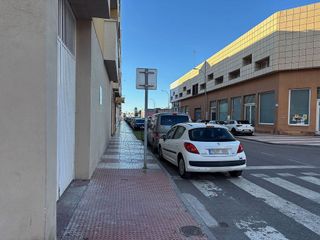 Local comercial en alquiler en Las Salinas en Roquetas de Mar