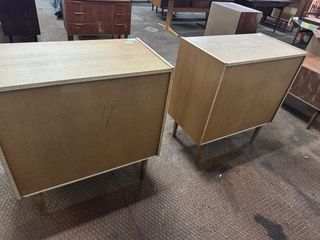 Pareja de apiladores Mid Century roble