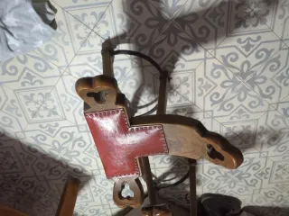 Silla partera de madera y cuero