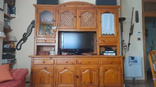 Mueble de comedor de pino