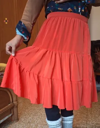 Gonna corallo a balze