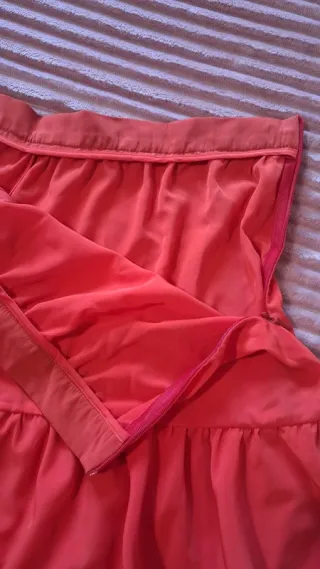 Gonna corallo a balze