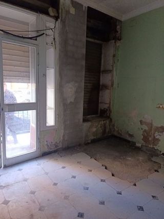 Local comercial en venta en Parque Victoria Eugenia en Málaga