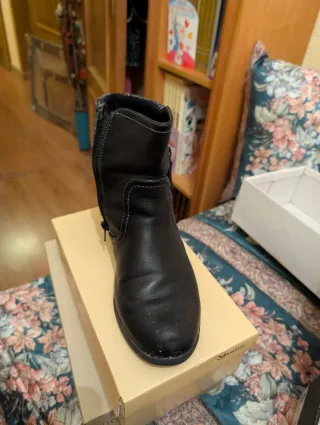 Botas negras con cremallera y tejido