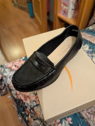 Botas negras con cremallera y tejido