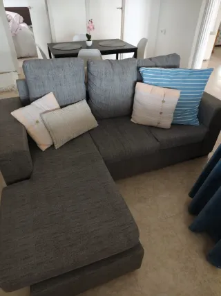 Sofá chaiselong gris tela