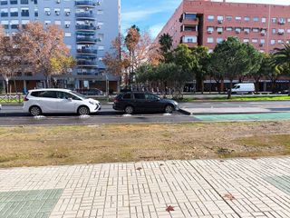 Local comercial en alquiler en Colores - Entreparques en Sevilla