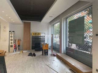 Local comercial en alquiler en Pueblo Nuevo en Madrid