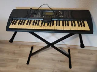 Piano Ringway TB600M con soporte