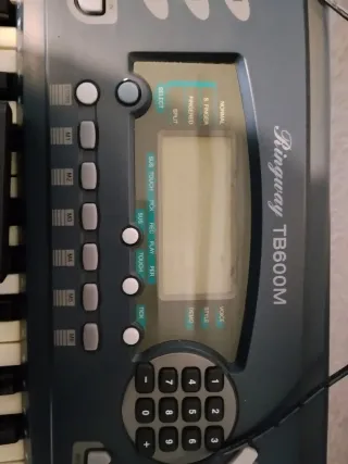 Piano Ringway TB600M con soporte