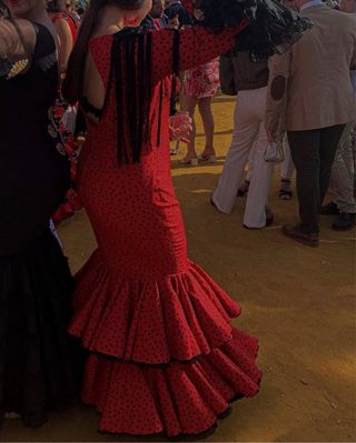 Traje de Flamenca Rojo con Lunares Negros