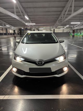 Toyota Auris Sedan 1.4 D-4D 90 CV | 2015