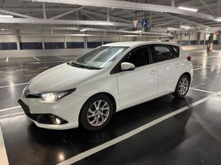 Toyota Auris Sedan 1.4 D-4D 90 CV | 2015