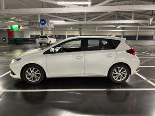 Toyota Auris Sedan 1.4 D-4D 90 CV | 2015