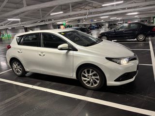 Toyota Auris Sedan 1.4 D-4D 90 CV | 2015