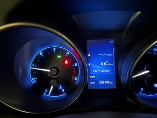 Toyota Auris Sedan 1.4 D-4D 90 CV | 2015