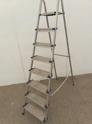 Escalera de aluminio 7 peldaños