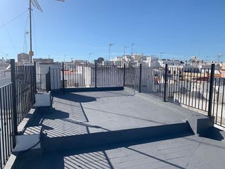 Ático en alquiler en La Caleta - La Viña en Cádiz