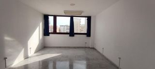 Oficina en alquiler en La Buhaira en Sevilla