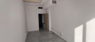Oficina en alquiler en La Buhaira en Sevilla