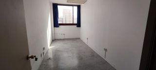 Oficina en alquiler en La Buhaira en Sevilla