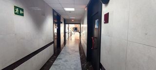 Oficina en alquiler en La Buhaira en Sevilla