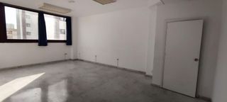 Oficina en alquiler en La Buhaira en Sevilla