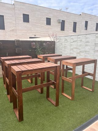 Mesa alta de bar de madera maciza ,hecha a mano