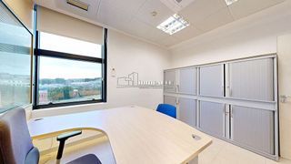 Oficina en alquiler en Os Mallos - San Cristóbal en Coruña (A)