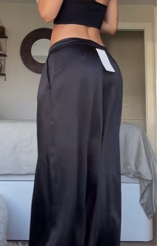 Calças acetinadas pretas bombachas