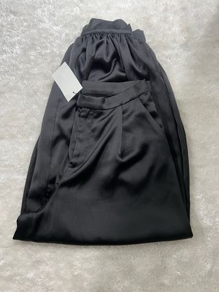 Calças acetinadas pretas bombachas