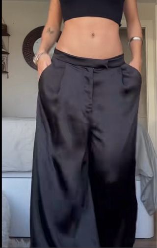 Calças acetinadas pretas bombachas