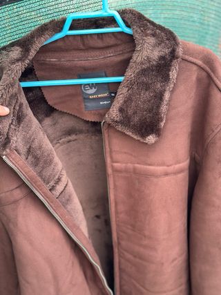 Chaqueta EW marrón con cuello de pelo