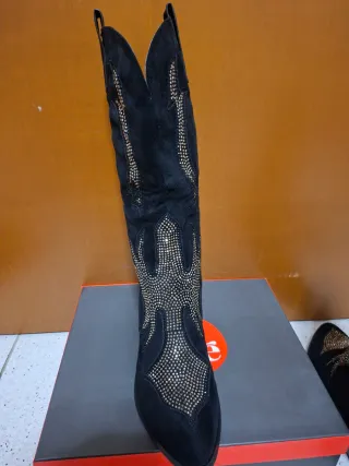 Stivali neri con strass dorati