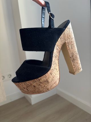 Sandalias de tacón negras con plataforma