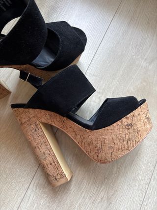 Sandalias de tacón negras con plataforma