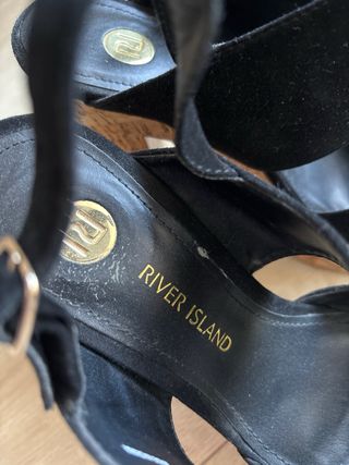 Sandalias de tacón negras con plataforma