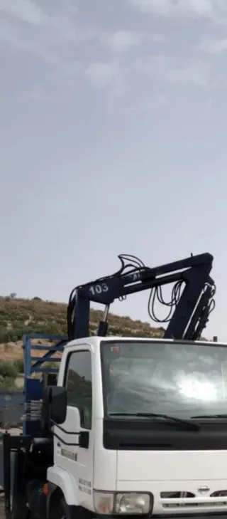 Nissan Cabstar 2003 multilift