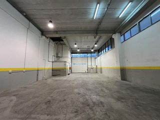Nave industrial en alquiler en Port en Badalona