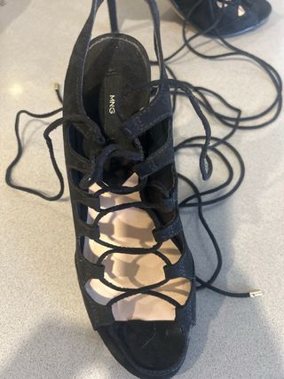 Sandalias Mango tacón atadas negro