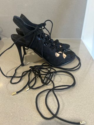 Sandalias Mango tacón atadas negro