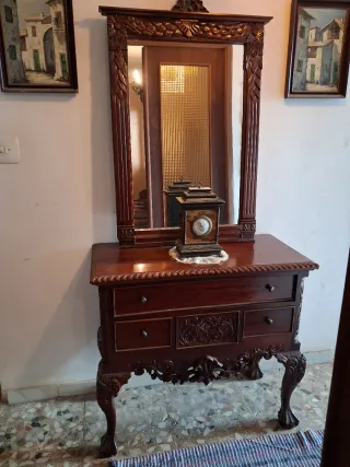 Recibidor antiguo espejo y mueble madera