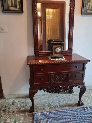 Recibidor antiguo espejo y mueble madera