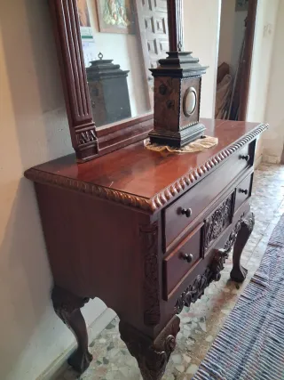 Recibidor antiguo espejo y mueble madera