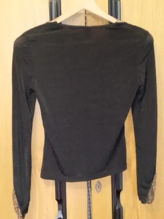 Top negro Shein con detalles de tul y lunares S 36