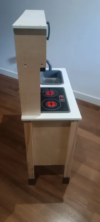 Cocinita de juguete de madera