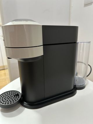 Cafetera Nespresso Vertuo Beige