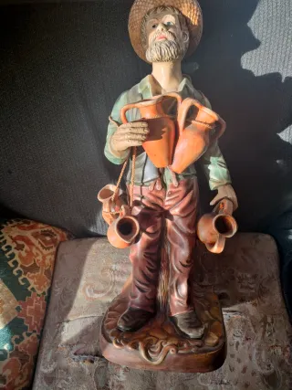 Figura artesanal hombre con cántaros
