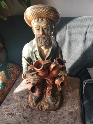 Figura artesanal hombre con cántaros