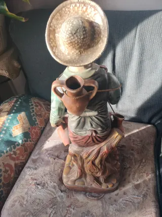 Figura artesanal hombre con cántaros
